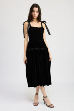 Load image into Gallery viewer, McKenna Midi Dress